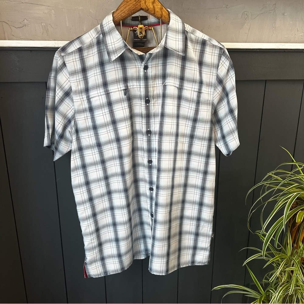 The North Face Men's Casual Plaid Shirt Button Down Short Sleeve‎ Sz M